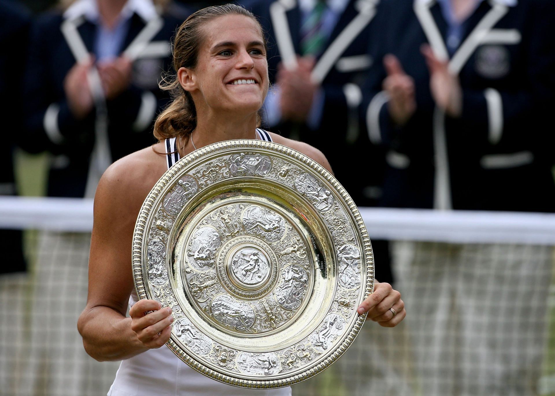 Amelie Mauresmo with the 2006 Wimbledon trophy. (Source: Getty)